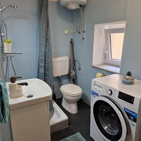 Niko Apartma *
